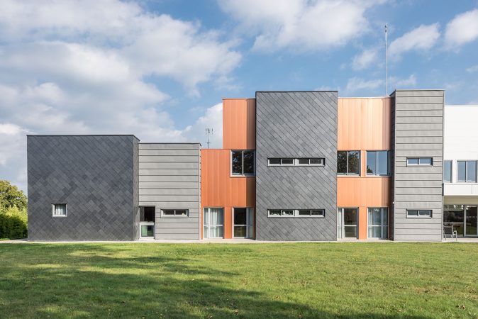 Hôpital Valentin Vignard avec façade en ardoise naturelle CUPACLAD