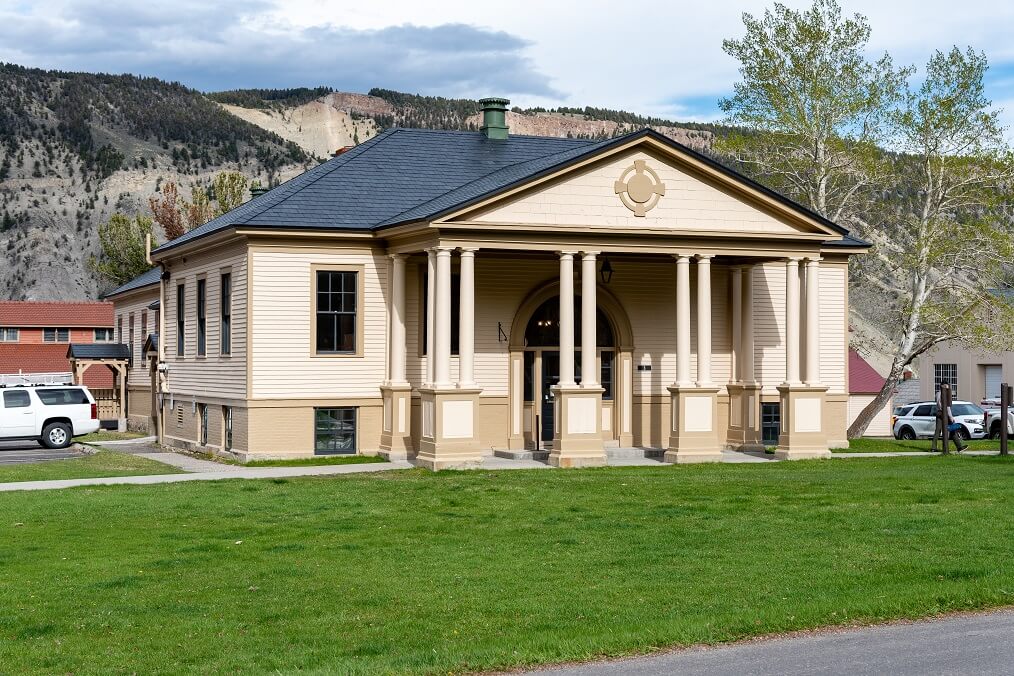 yellowstone national park building 